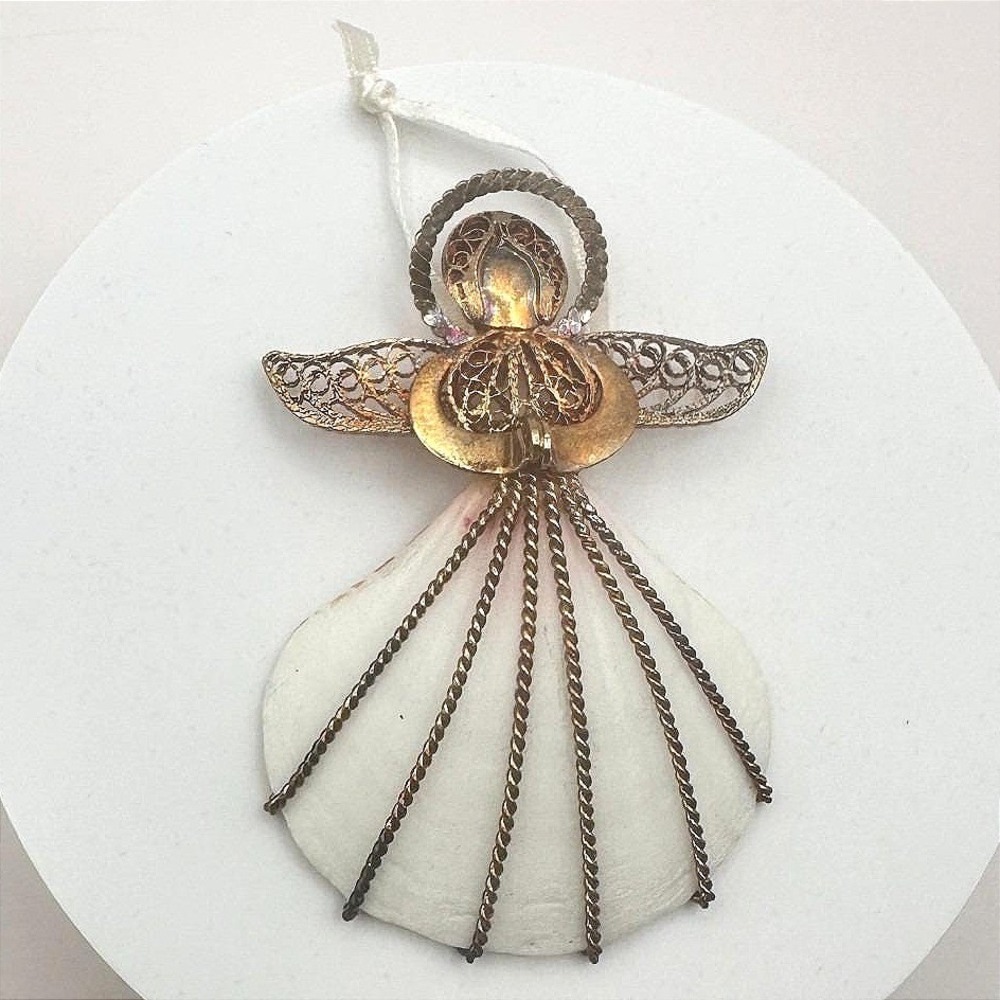 Vintage 80s‎ Gold Tone Filigree Scallop Shell Ornament bent Wire Accents Jewelry